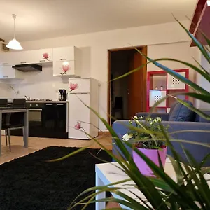 Sandro Apartman